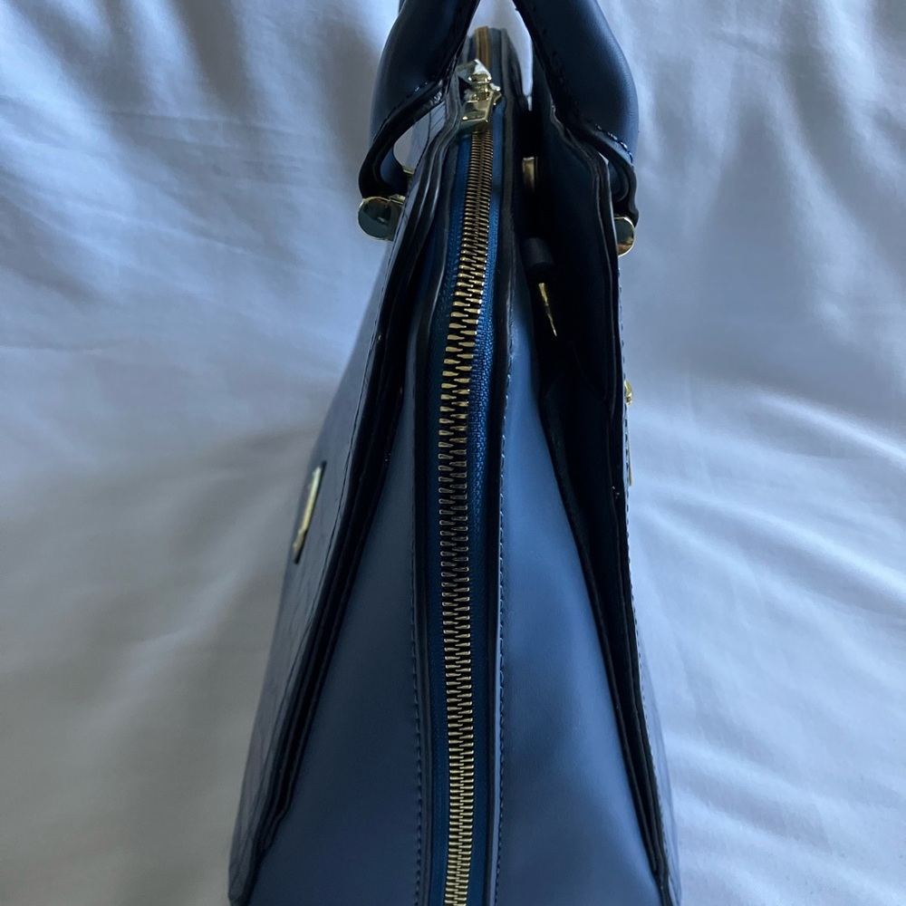 VINTAGE London Fog Blue Croc-Embossed Bag with Crossbody Strap NWOT - Picture 5 of 15